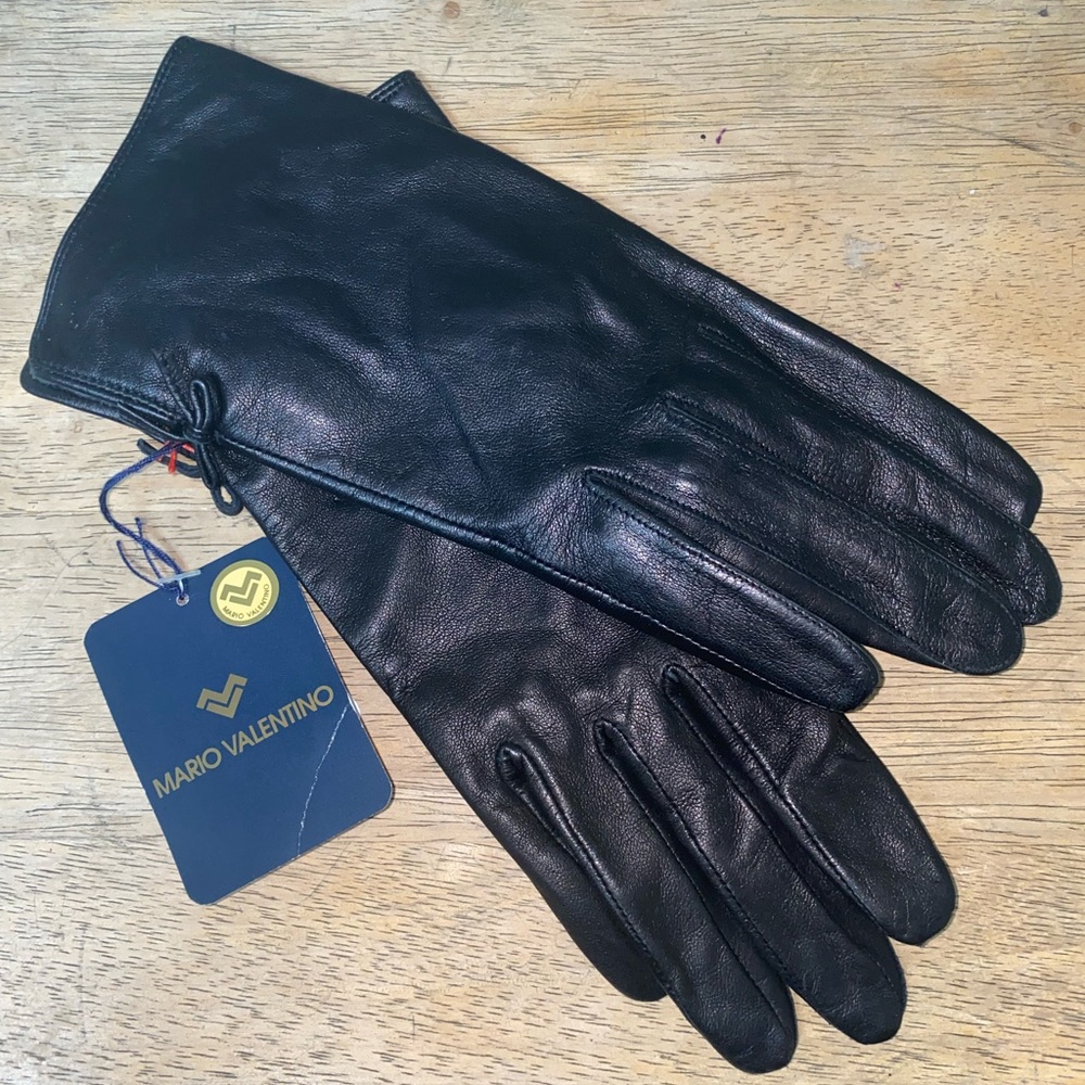 NWT MARIO VALENTINO Women’s Black Lambskin Leather Gloves 21cm / Sm-Med